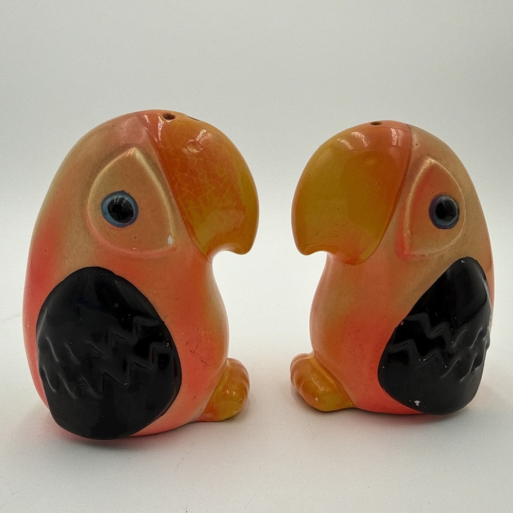 Vtg Mid century,l Modern ceramic pink tropical bird salt& pepper shakers